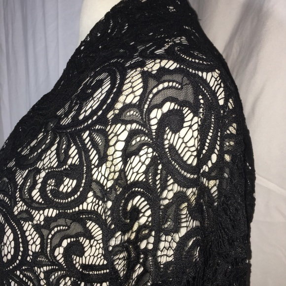 Black Lace Robe - Picture 4 of 8